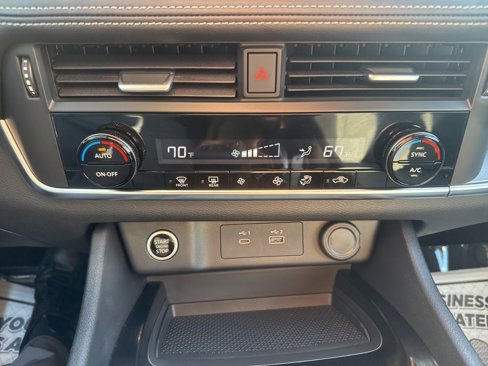 Used 2023 Nissan Rogue SV image 23