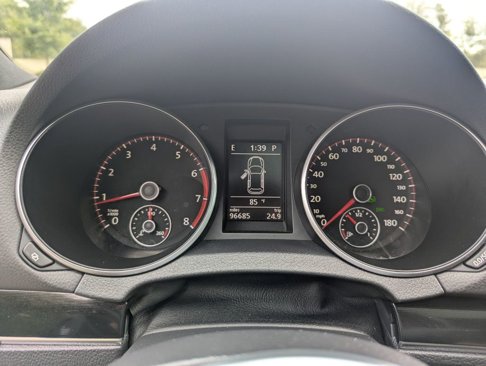 Used 2011 Volkswagen Golf 4-Door image 25
