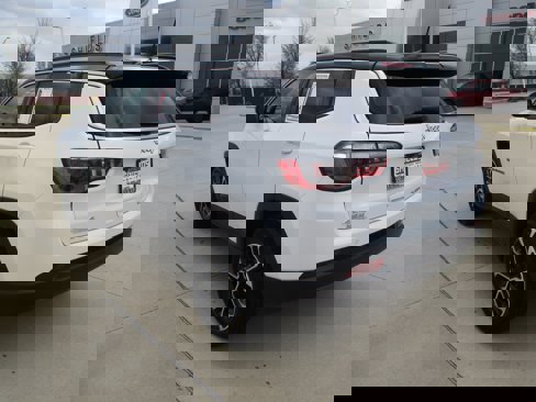 Used 2024 Jeep Compass Limited image 4