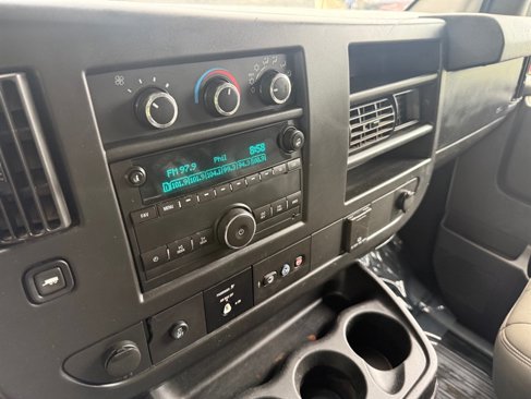 Used 2015 Chevrolet Express 2500 image 17