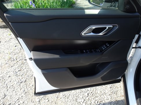 New 2026 Land Rover Range Rover Velar Dynamic SE image 13