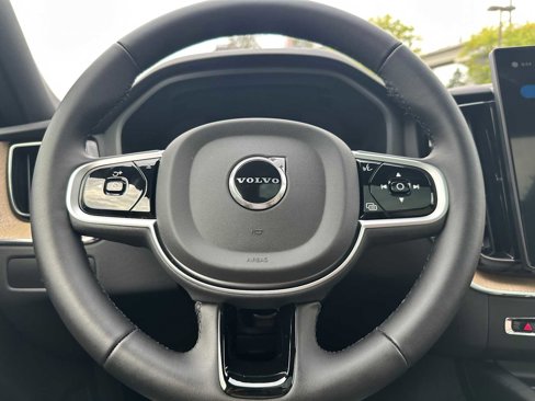 New 2026 Volvo XC60 B5 Plus w/ Protection Package Premier image 23