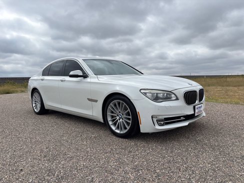 Used 2014 BMW 750i xDrive image 7