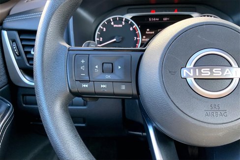 Used 2023 Nissan Rogue SV image 21