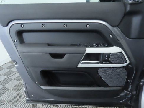 Used 2022 Land Rover Defender 110 SE image 24
