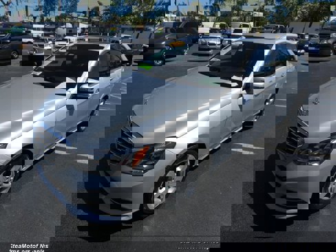 Used 2014 Mercedes-Benz E 350 Sedan image 3