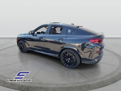 Used 2024 BMW X6 M60i w/ Dynamic Handling Package image 8