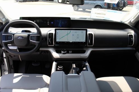 New 2025 Ford Expedition Active image 10