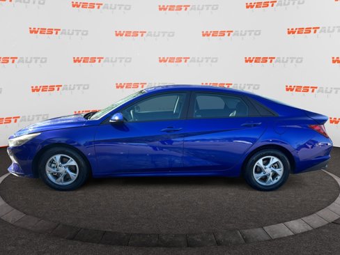 Used 2023 Hyundai Elantra SE w/ Preferred Accessory Package image 2