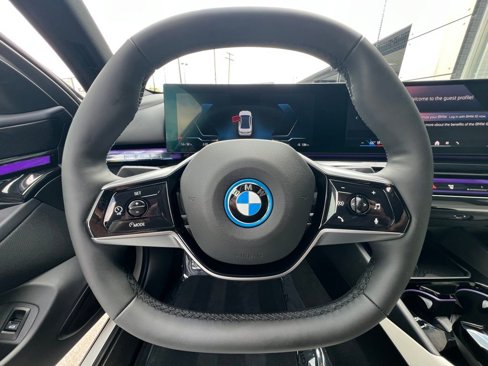 Used 2024 BMW i5 eDrive40i w/ Convenience Package image 43