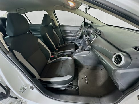 Used 2025 Nissan Versa S w/ Trunk Package image 28
