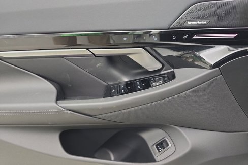 New 2026 BMW 530i xDrive image 14