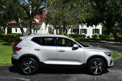 Used 2025 Volvo XC40 B5 Core image 30