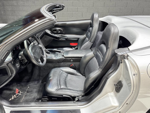 Used 2002 Chevrolet Corvette Convertible w/ Preferred Equipment Group2 image 38