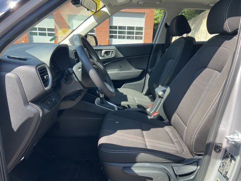 Used 2025 Hyundai Venue SEL image 11