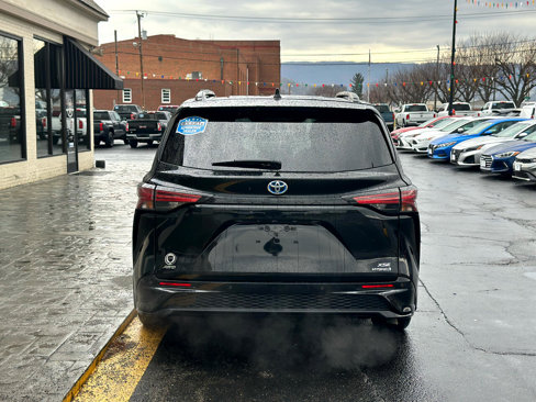 Used 2022 Toyota Sienna XSE image 4