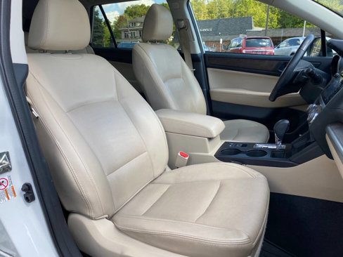 Used 2017 Subaru Outback 3.6R Limited image 17