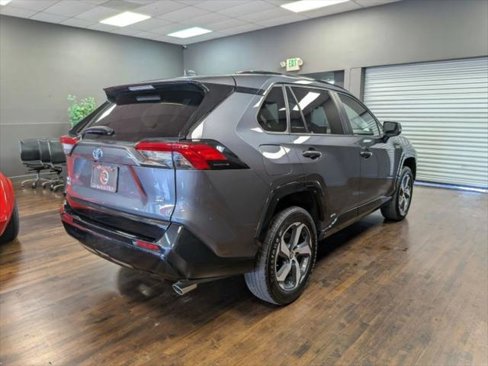 Used 2022 Toyota RAV4 SE w/ Carpet Mat Package (TMS) image 6
