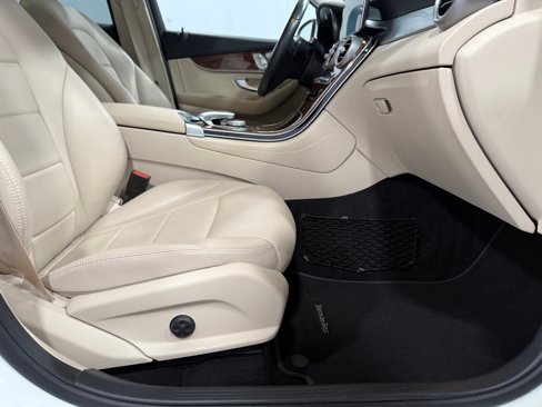 Used 2016 Mercedes-Benz GLC 300 4MATIC image 18