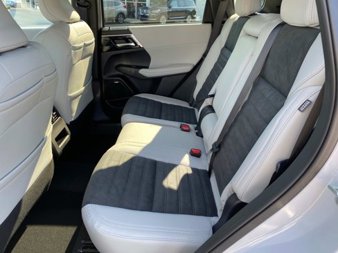 New 2025 Mitsubishi Outlander SE image 7