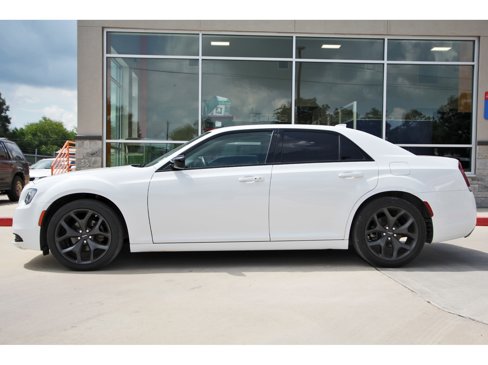 Used 2023 Chrysler 300 Touring w/ Sport Appearance Package image 3