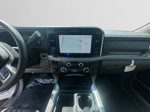 Used 2025 Ford F250 Platinum w/ Platinum Plus Package image 12
