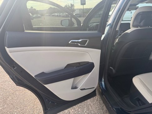 Used 2024 Kia Sportage EX image 14