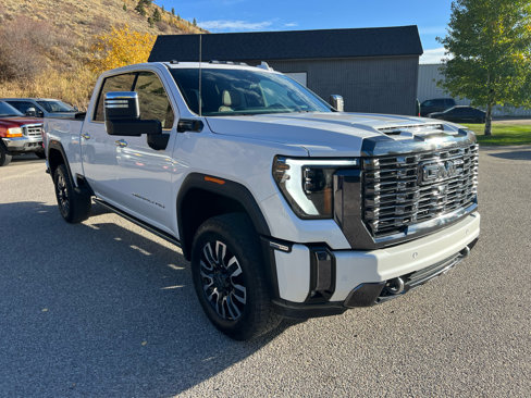 Used 2024 GMC Sierra 3500 Denali Ultimate image 9