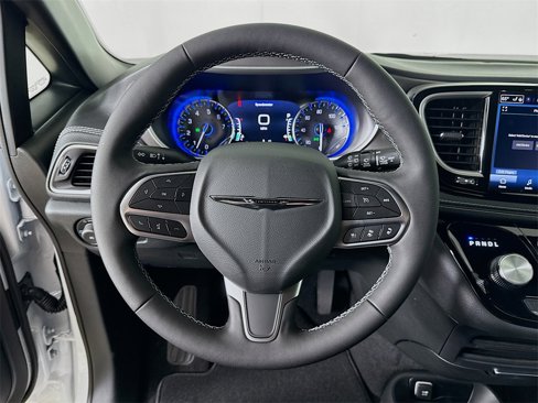 New 2026 Chrysler Pacifica Select image 13