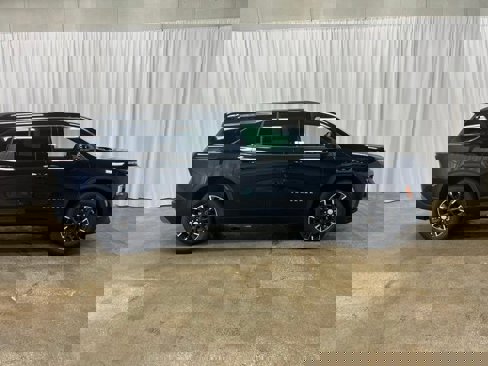 New 2026 Chevrolet Traverse LT w/ Sun and Wheel Package image 2