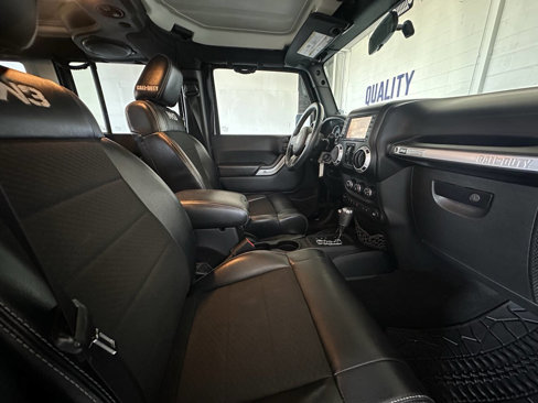 Used 2012 Jeep Wrangler Unlimited Rubicon image 22