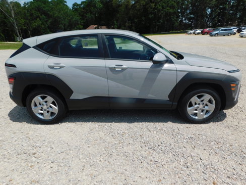 New 2025 Hyundai Kona SE image 4