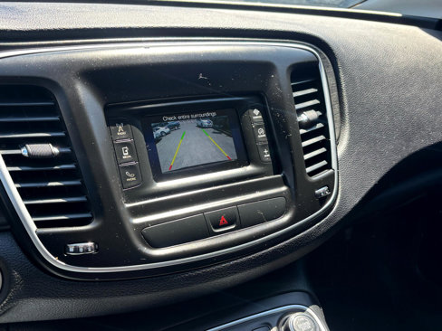 Used 2015 Chrysler 200 Limited image 7