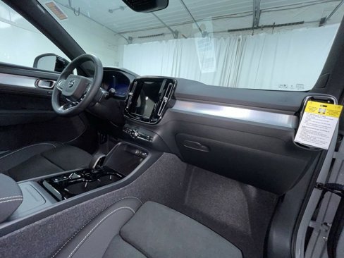 New 2026 Volvo XC40 B5 Ultra w/ Climate Package image 8