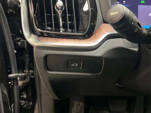 Used 2024 Volvo S60 B5 Plus image 38