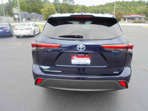 Used 2023 Toyota Highlander XLE image 4