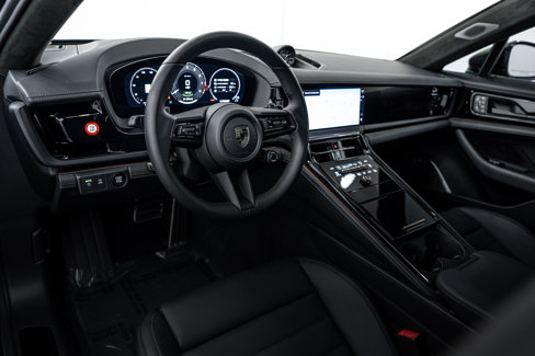 Certified 2025 Porsche Panamera Turbo image 4