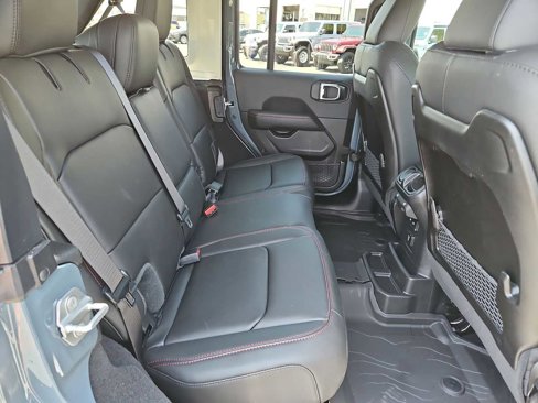 New 2025 Jeep Wrangler Unlimited Rubicon w/ Technology Group image 19