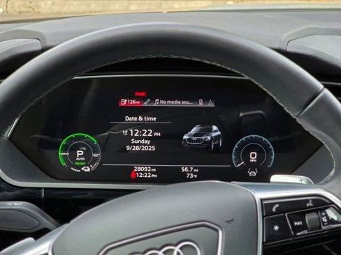 Used 2022 Audi e-tron Premium w/ Convenience Plus Package image 14