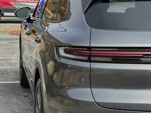 Used 2024 Porsche Cayenne image 25