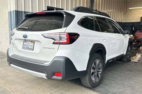 Used 2025 Subaru Outback Limited image 3