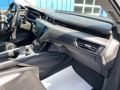 Used 2021 Audi e-tron Prestige w/ Prestige Package image 21