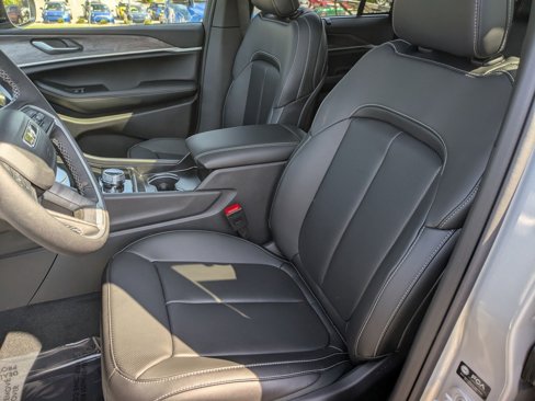 New 2025 Jeep Grand Cherokee Limited w/ Luxury Tech Group II image 17