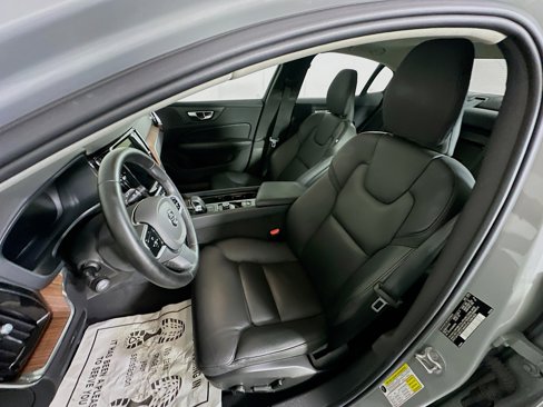 Used 2025 Volvo S60 B5 Plus image 13