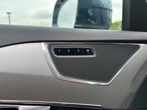 Certified 2025 Volvo XC90 B5 Core image 32