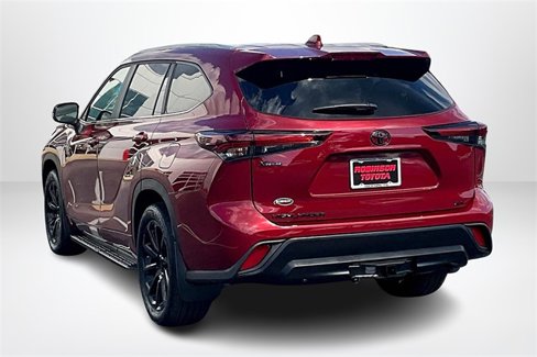 Used 2025 Toyota Highlander XLE image 12