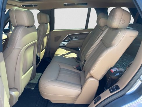 New 2025 Land Rover Range Rover Long Wheelbase SE image 18