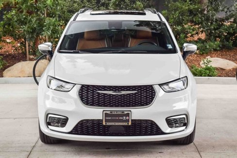 New 2026 Chrysler Pacifica Pinnacle image 2