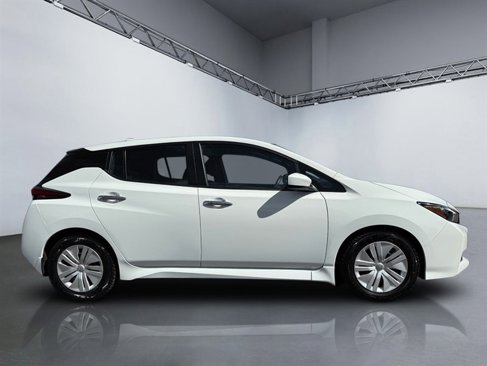 Used 2023 Nissan Leaf S image 3