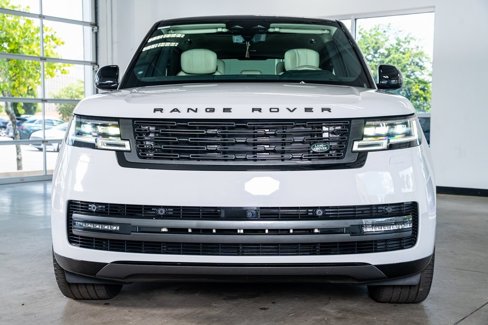 Used 2025 Land Rover Range Rover Long Wheelbase Autobiography image 3